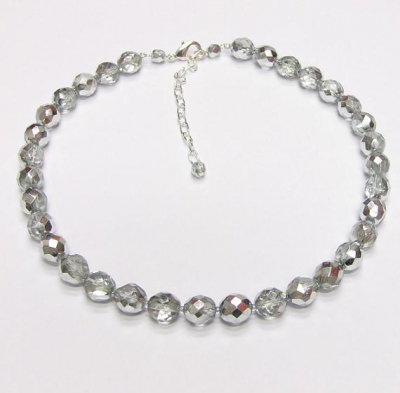 náhrdelník ze skleněných perlí