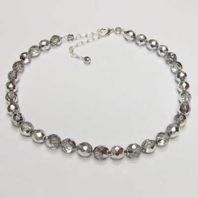 náhrdelník ze skleněných perlí