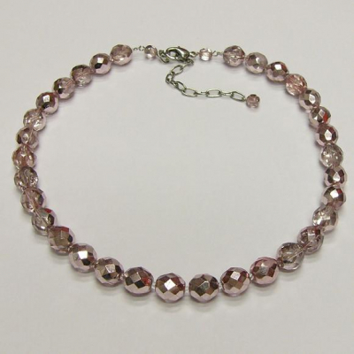 náhrdelník ze skleněných perlí