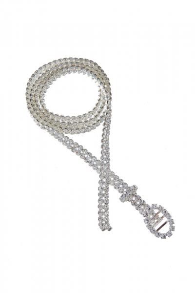 pásek vyrobený z krystalů osázených v textílii