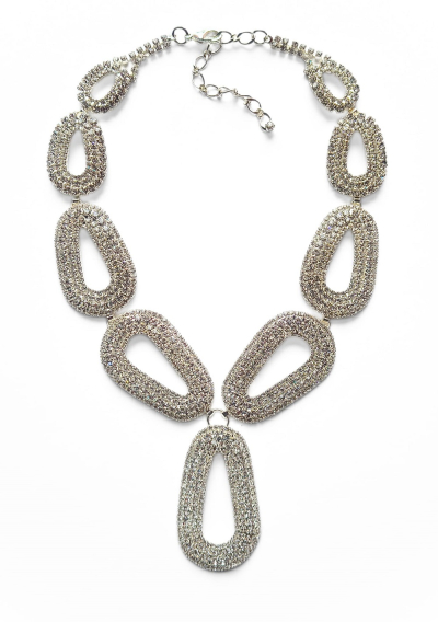 propracovaný štrasový náhrdelník