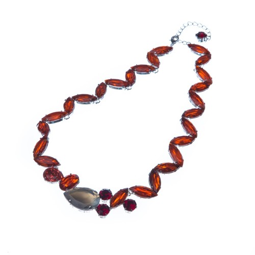 Luxusní náhrdelník z ručně vyrobených speciálních kamenů, rhodiový pokov