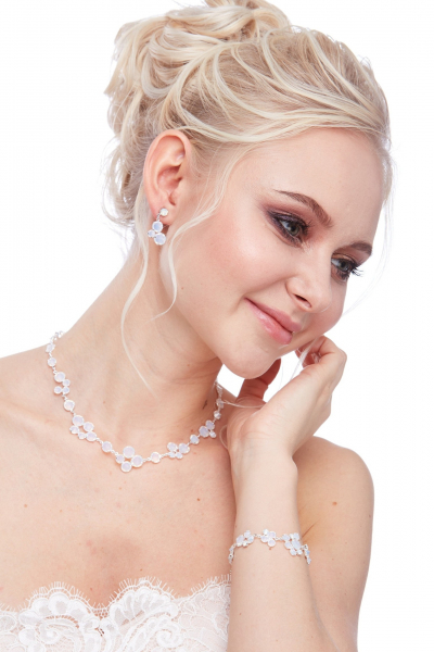 Beautiful necklace made from Czech rhinestones,silver plated