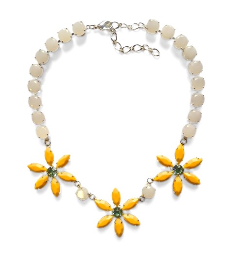 náhrdelník s motivem květu ze speciálních kamenů