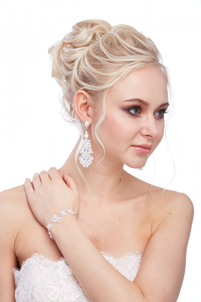 výrazné visací náušnice