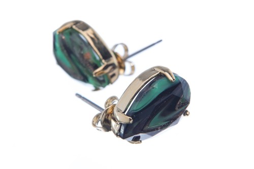 Náušnice se speciálním kamenem, žíhaný emerald
