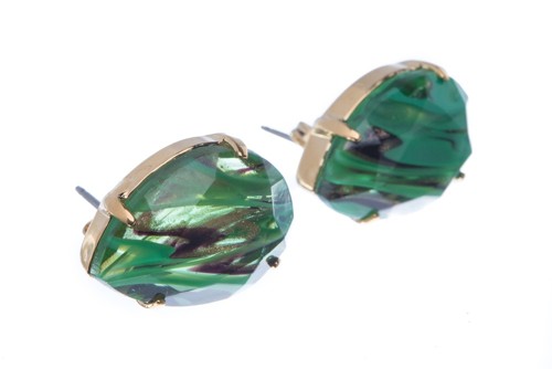 Náušnice se speciálním kamenem, žíhaný emerald