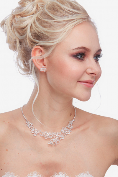 Šanelové náušnice, puzeta