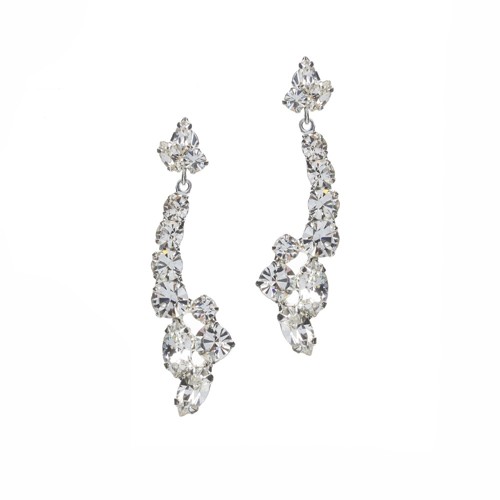 Luxurious hanging strass earrings.