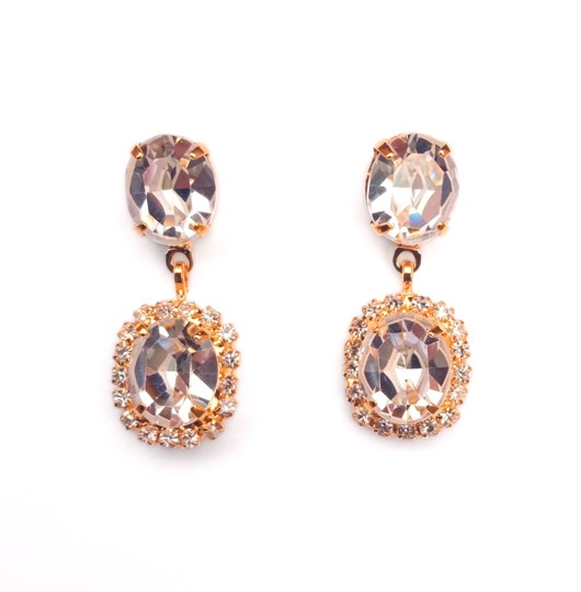 třpytivé náušnice ve zlaté barvě