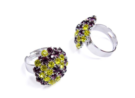 Krásný prstýnek z broušených kamenů