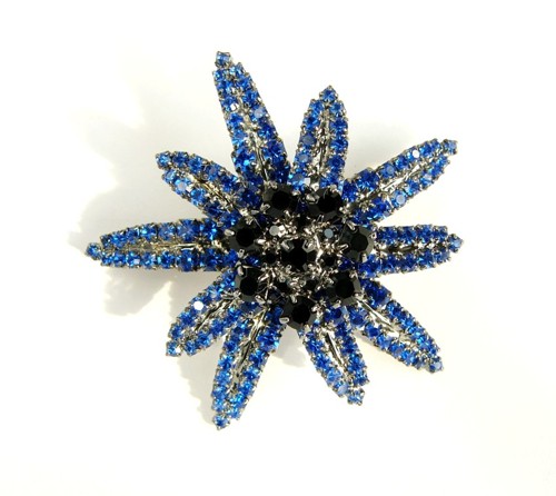 Brož – modrý krystalový hořec