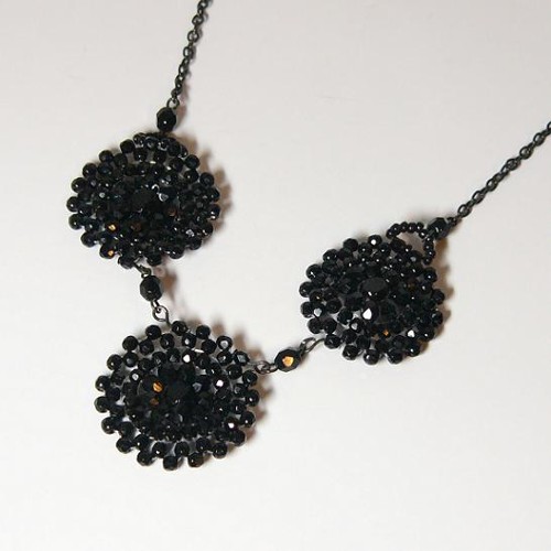 náhrdelník z černých ohňovek
