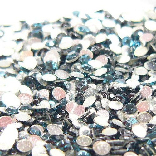 extra růže hotfix, nažehlovací, balení 144 ks, 4 mm, montana safír