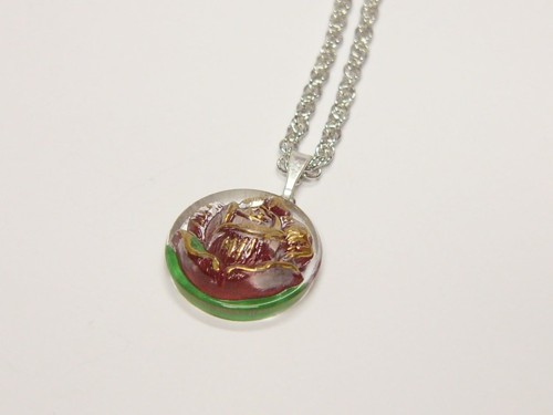 Náhrdelník se skleněným knoflíkem