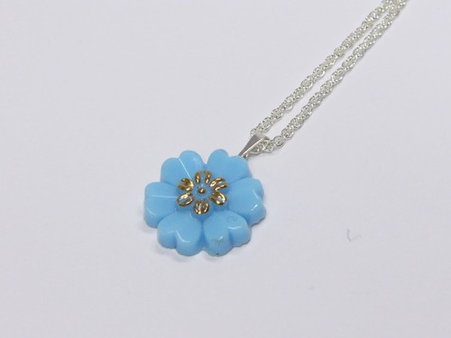 Náhrdelník se skleněným knoflíkem