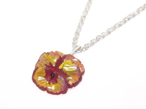 Náhrdelník se skleněným knoflíkem