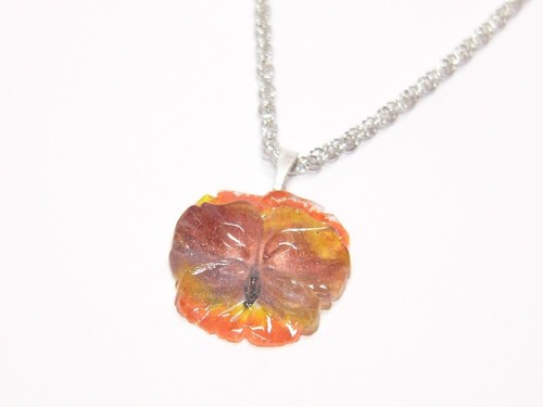 Náhrdelník se skleněným knoflíkem