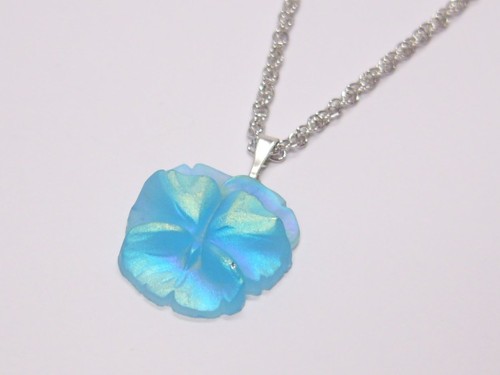 Náhrdelník se skleněným knoflíkem