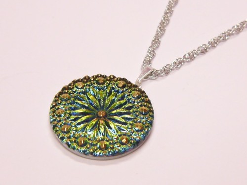 Náhrdelník se skleněným knoflíkem