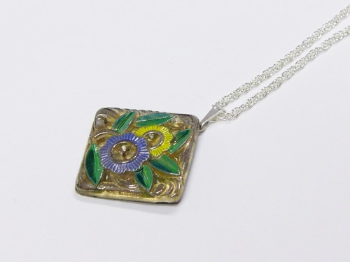 Náhrdelník se skleněným knoflíkem