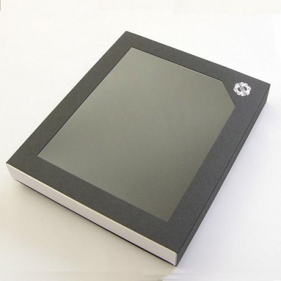 dárková krabička na bižuterii s černým podkladem